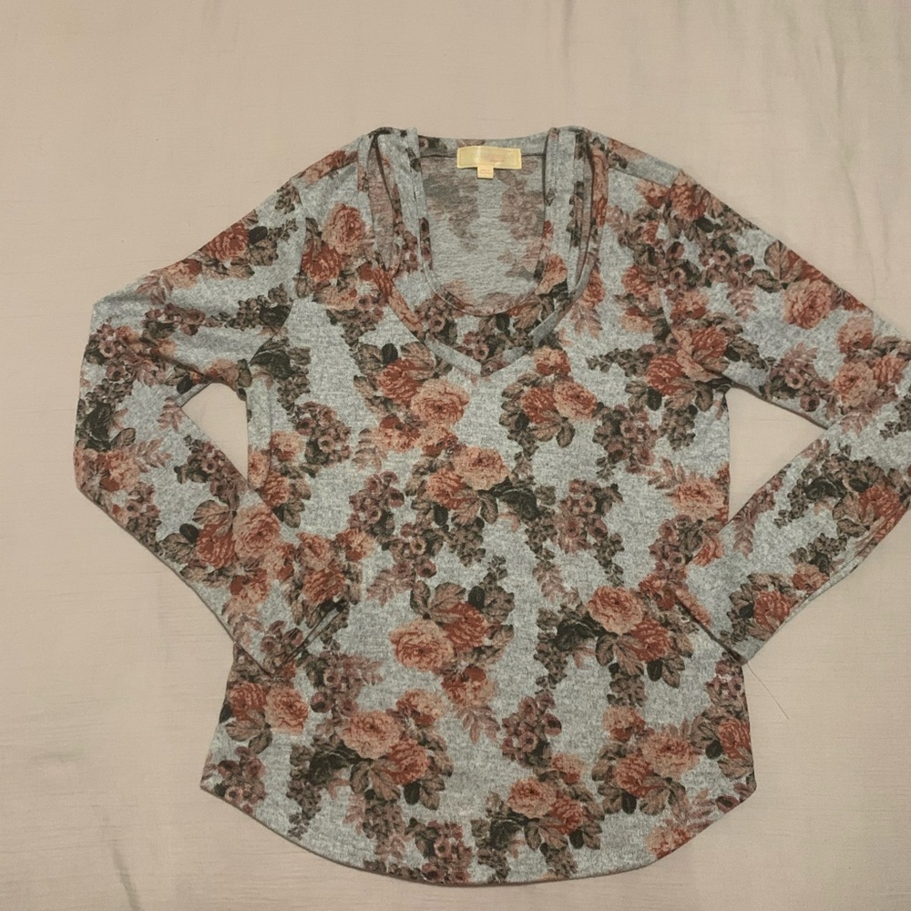 Elegant Floral V-Neck Blouse - Long Sleeve